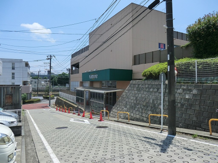 ���ӊ� �X�[�p�[ 300m �H�i�ق����� �`�c�k�X