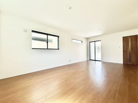 ���r���O 5����  �����났�ƏΊ炪�W�܂�A�S���܂郊�r���O