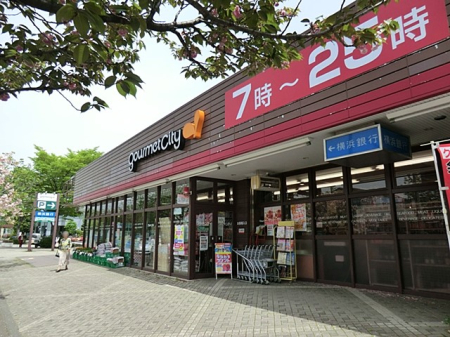 ���ӊ� �X�[�p�[ 400m �O�����V�e�B �ߐ�ΎR�X