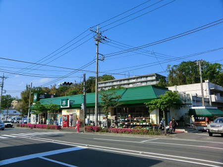 ���ӊ� �X�[�p�[ 700m FUJI �㒆���X