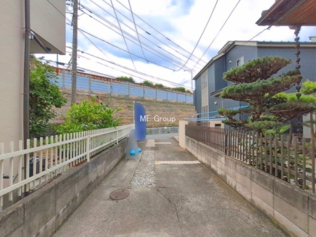  �O��