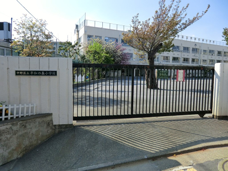 ���ӊ� ���w�Z 700m ����旧���a�̐X���w�Z