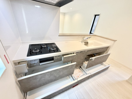 Lb` ƑƂȂAR~jP[V̏