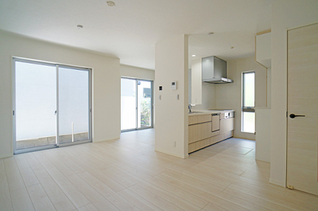 rO ƑRƏW܂AyԂ߂郊rO