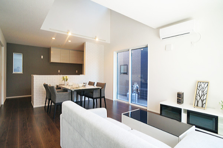 ���r���O �������������ꂽ�C���e���A���f����A�X�^�C���b�V���ȋ��