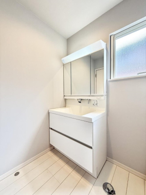 ʑEʏ Ƒ݂Ȃg₷zuł