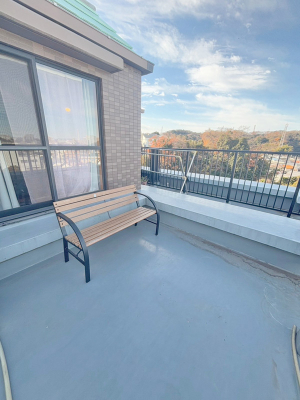 �o���R�j�[ �O�ρ�����J�t�F���A�����̒�ʒu�ɁB���[�t�o���R�j�[�̂����炵