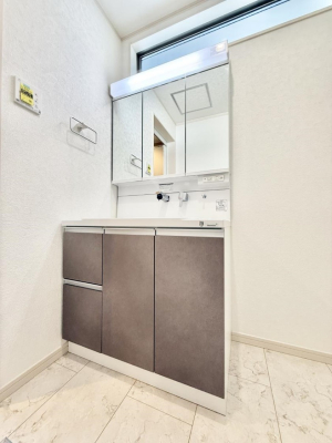 ʑEʏ Ƒ݂Ȃg₷zuł